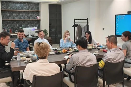 국제 협력 심화, 품질 강점 확인 — 유럽 고객 대표단, 우시 아오티안 철강선 방문
